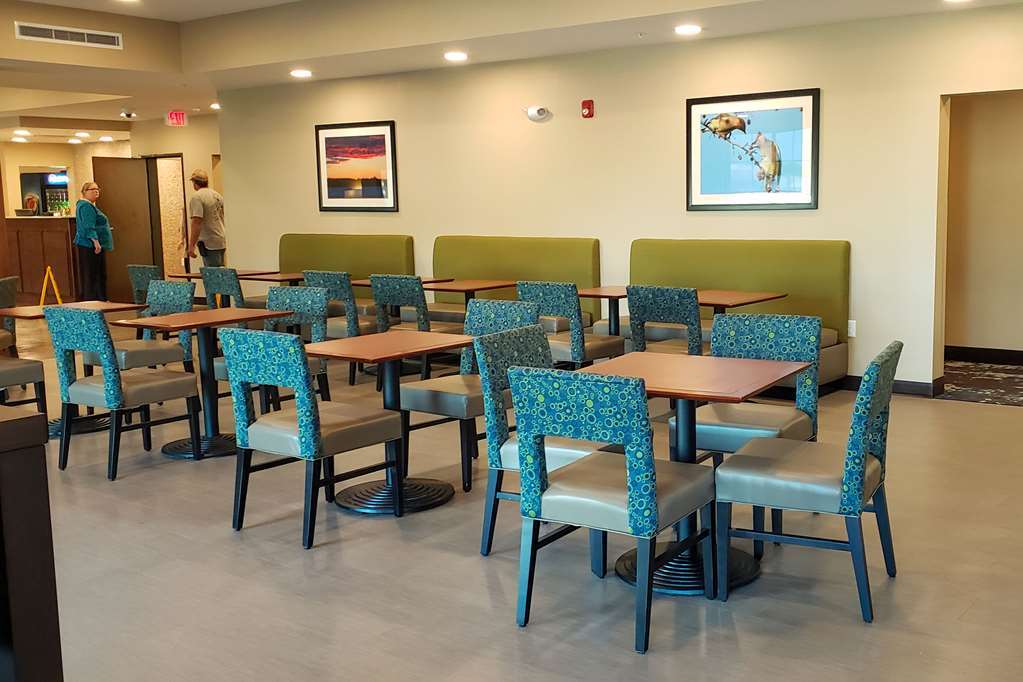 Comfort Inn & Suites Ames Near Isu Campus Restoran gambar